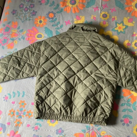 Vuori bomber jacket. Size small. Olive Green Quilted and no longer made - Picture 8 of 9